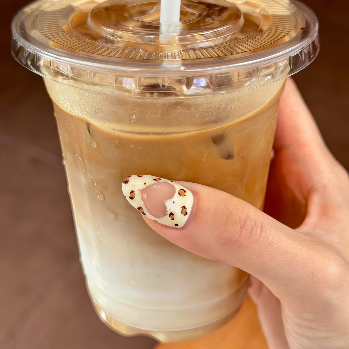 Date Brush wearable nails, hand-painted leopard print on creamy pink base. Sweet artistic style, the best nail companion for dating and small parties, bringing gentle and eye-catching charm to your look.