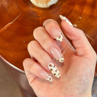 Date Brush wearable nails, hand-painted leopard print on creamy pink base. Sweet artistic style, the best nail companion for dating and small parties, bringing gentle and eye-catching charm to your look.