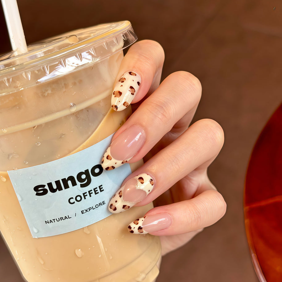 Date Brush wearable nails, hand-painted leopard print on creamy pink base. Sweet artistic style, the best nail companion for dating and small parties, bringing gentle and eye-catching charm to your look.