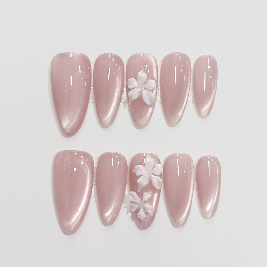 Cat - Eye Blush Bloom